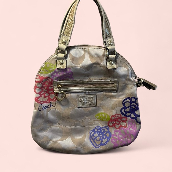 Coach Poppy - Picture 2 of 12